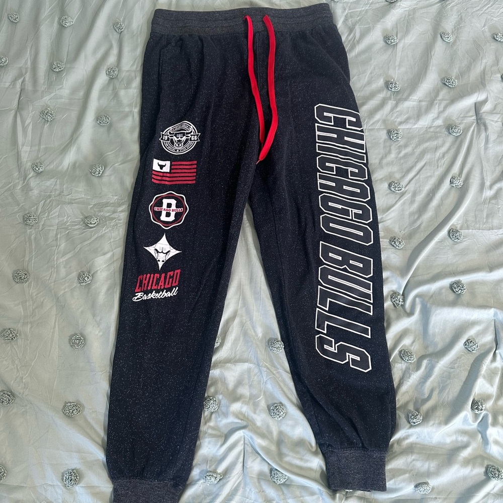 Chicago Bulls Black Relaxed Fit Joggers with Elastic Cuffs and Red Accents